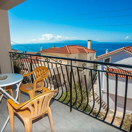 Hill Apartments! Apartman